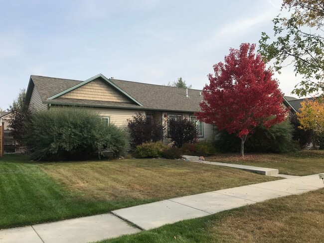 Building Photo - Beautiful 3 bedroom 2 bath home in  Pleasa...