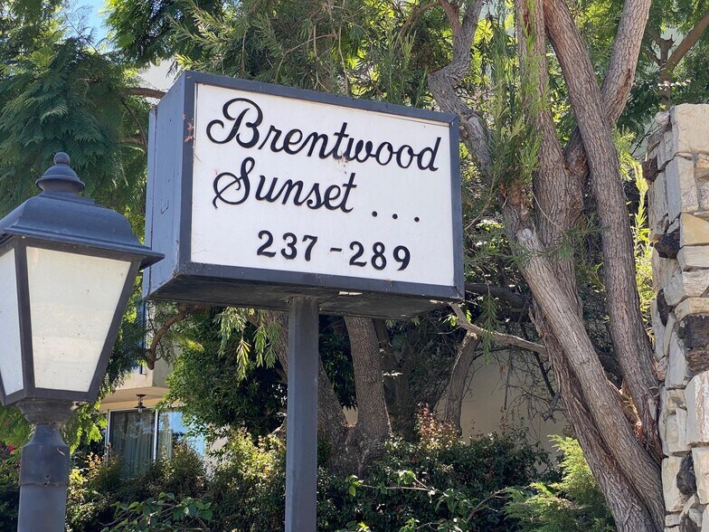Welcome to Brentwood Sunset - 241 S Barrington Ave