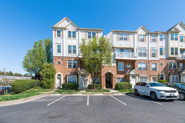 Building Photo - 1735 W Braddock Pl