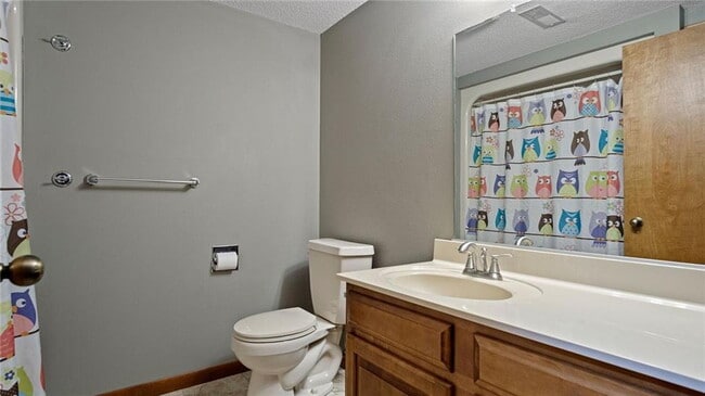 Building Photo - Spacious 4-Bedroom Home with Fenced Yard, ...
