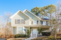 Building Photo - 1042 Whispering Woods Dr