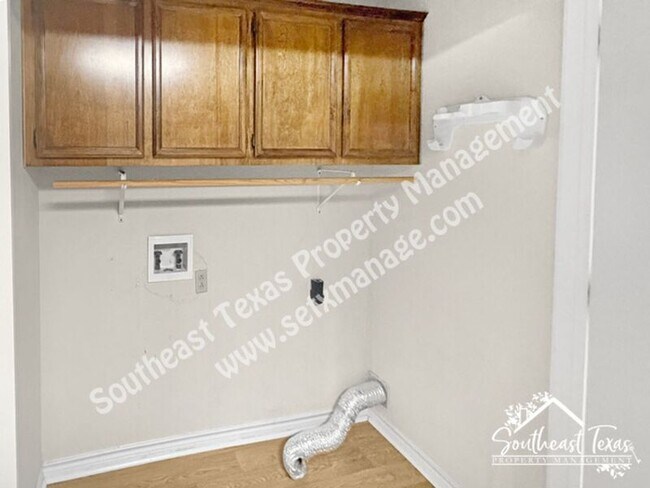 Building Photo - 30 Stephens Ln