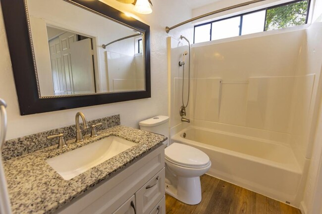 Building Photo - 325 El Conejo Dr