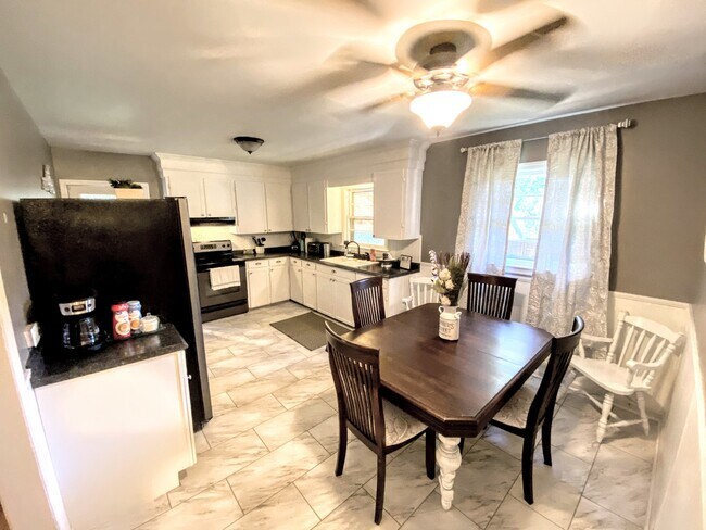 Building Photo - 2925 Center St