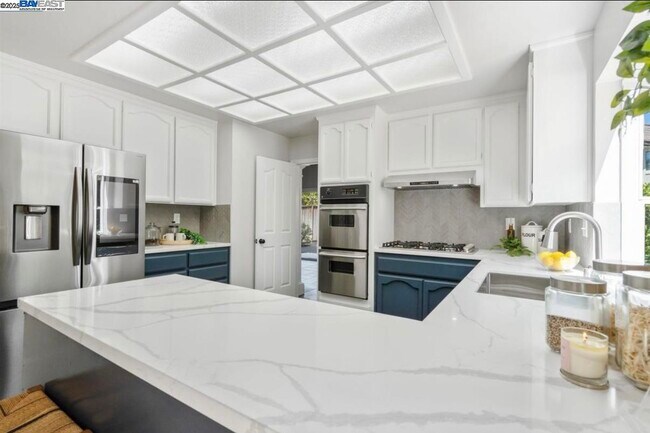 Building Photo - 5 Stuart Pl