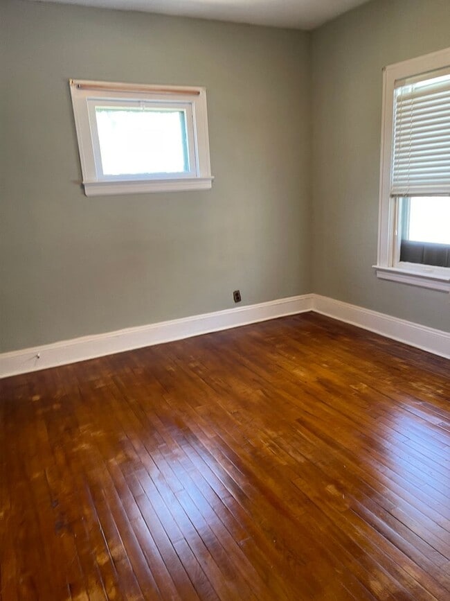 Building Photo - 3290 E 146th St