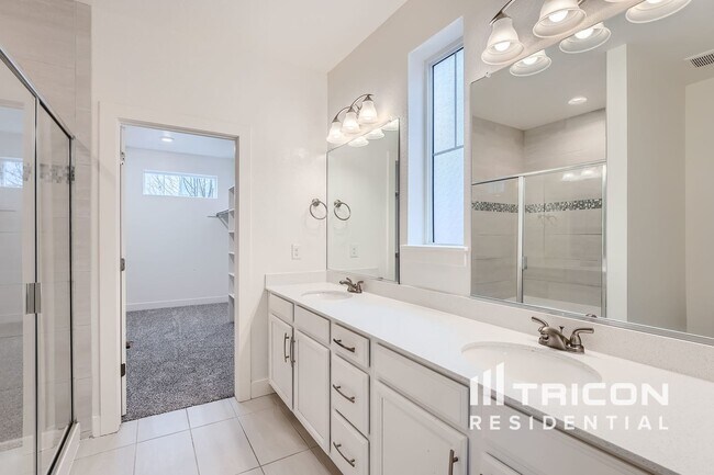 Building Photo - 4947 S Addison Way