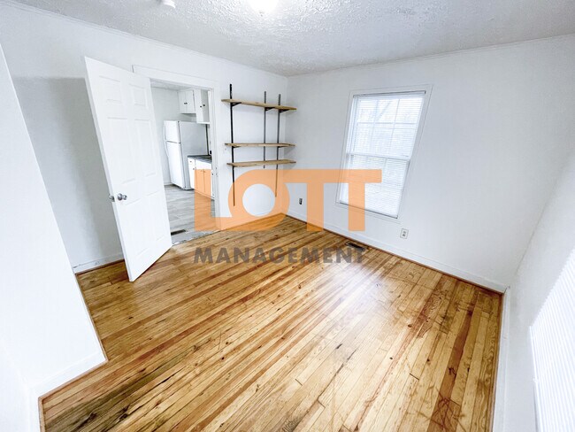 Building Photo - 1 Monroe St