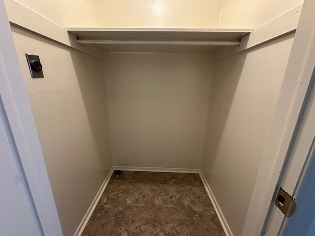 Building Photo - 1000 N Denver