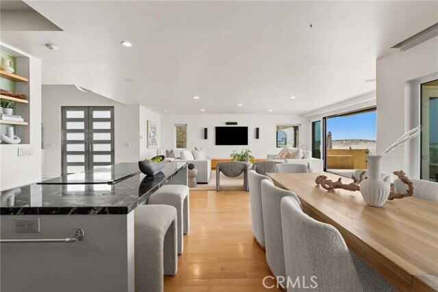 Building Photo - 1554 E Oceanfront