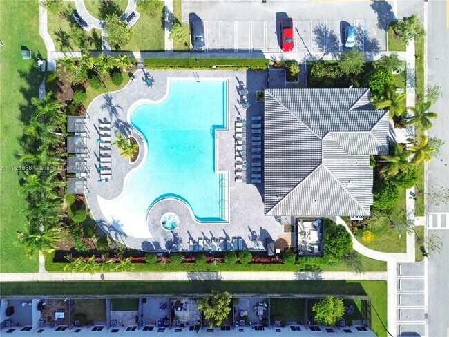 Building Photo - 2636 SE 13th Ct