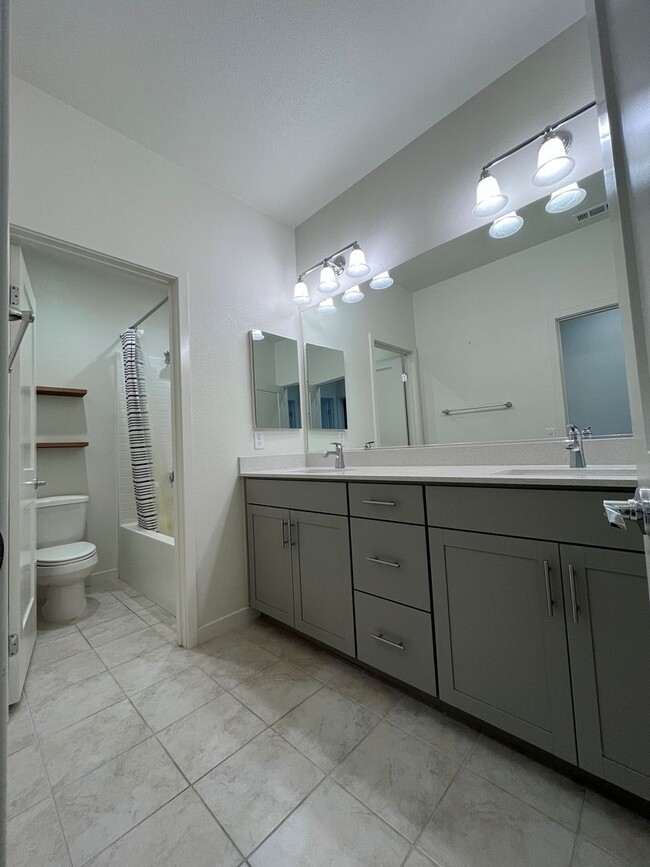 Building Photo - Gated 3+2.5 w/loft, walk-in pantry + dual ...