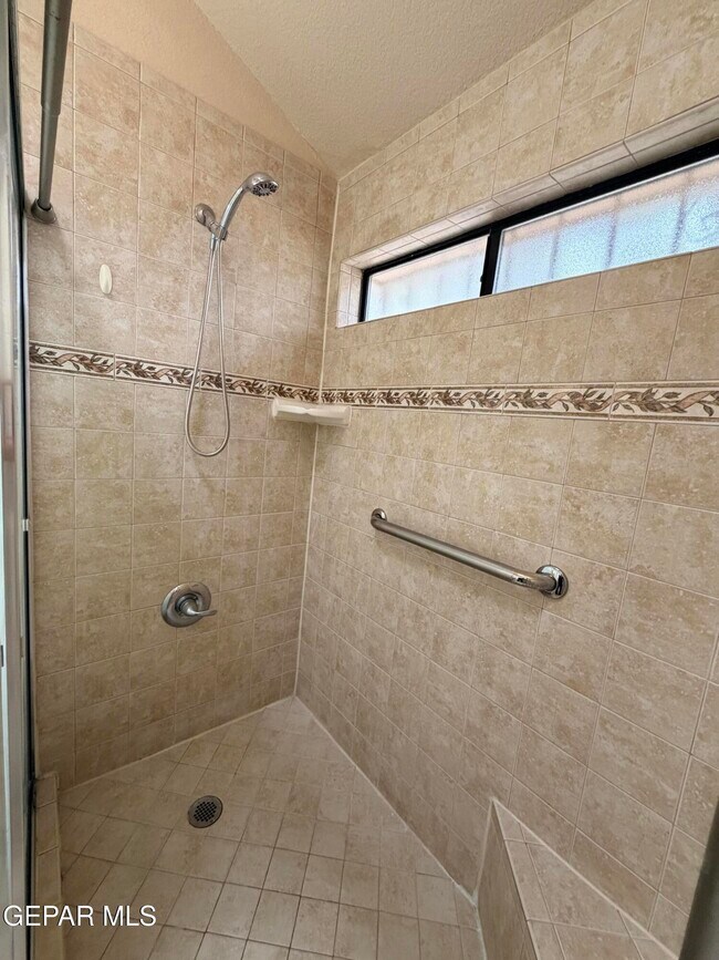 Building Photo - 1892 Lyman Dutton Cir