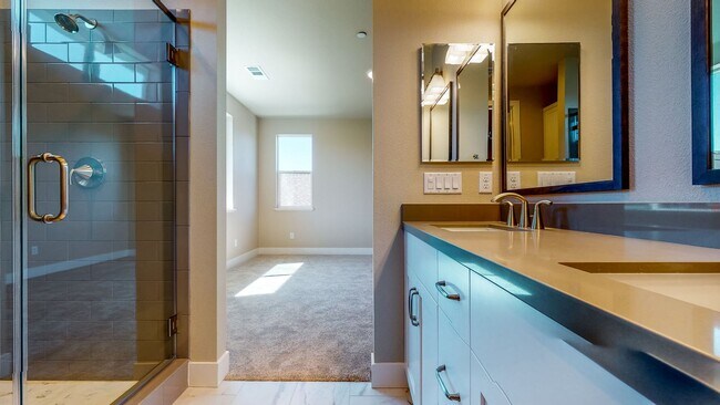 Building Photo - Bright and beautiful Home in Coffey Park! ...