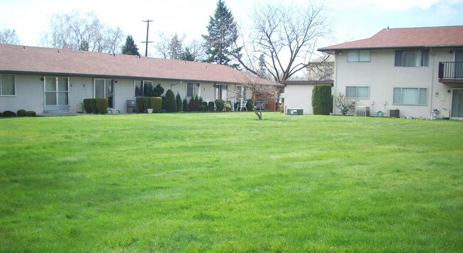 Building Photo - 532 E Alder St