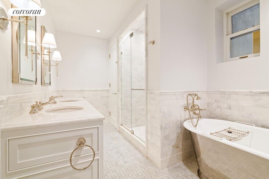 Building Photo - 62 Beach St