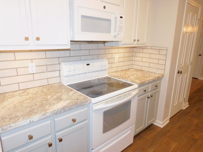 Building Photo - 2988 Butterwood Dr