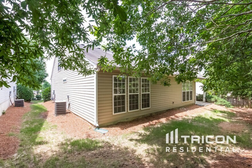 Building Photo - 6610 Waveland Dr