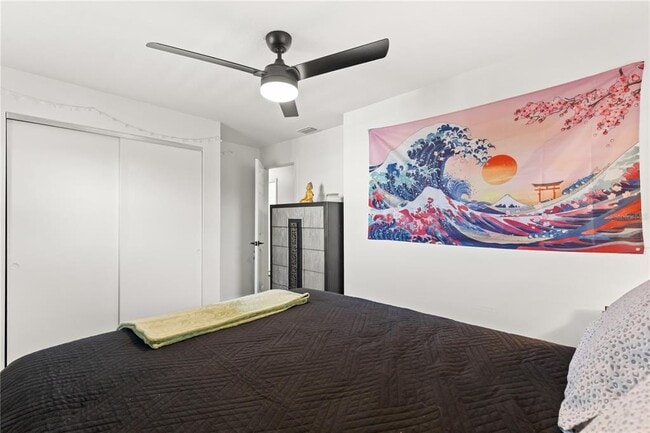 Building Photo - 5611 S Sheridan Rd