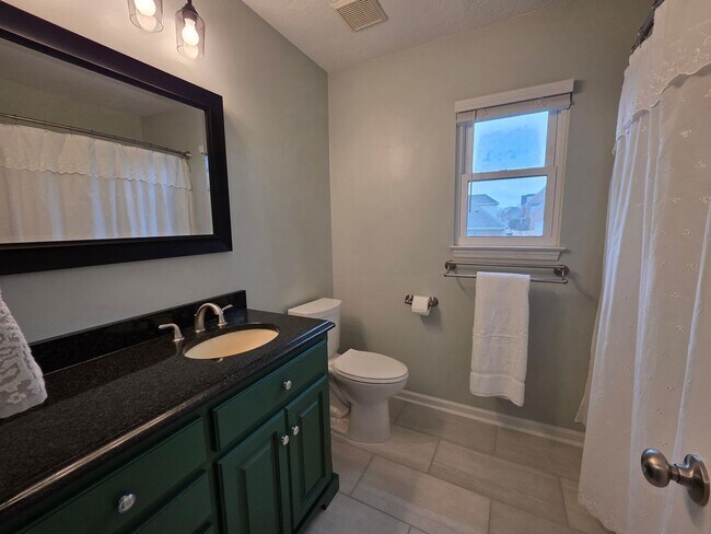 Building Photo - 1318 Maple Leaf Ct