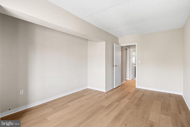 Building Photo - 200 Lombard St