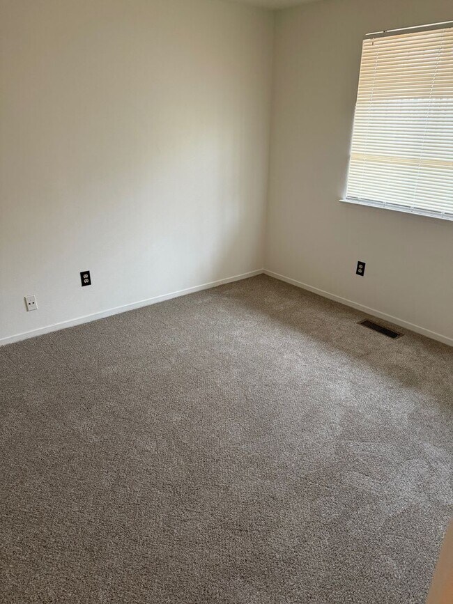 Building Photo - 2706 Powder Dr