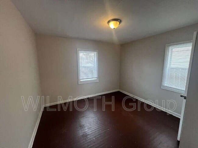 Building Photo - 3915 Hillside Ave