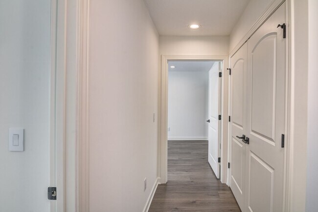 Building Photo - 2550 Dawes Place