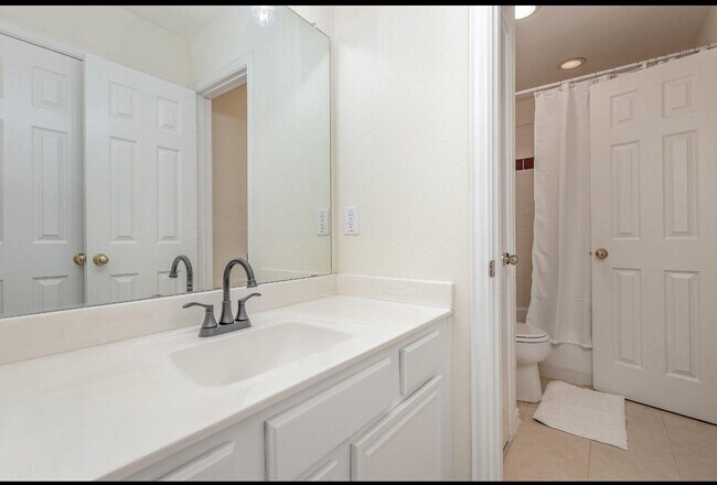 Building Photo - 9201 Royal Burgess Dr
