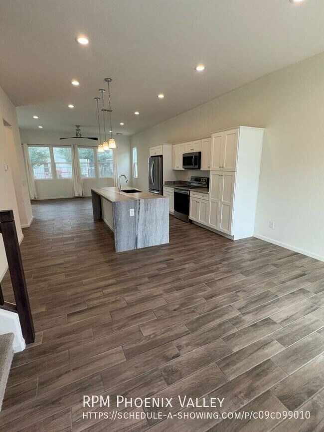 Building Photo - 383 N 157th Ln