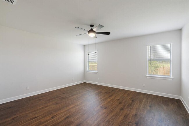 Building Photo - 501 W Luna Blue Ln