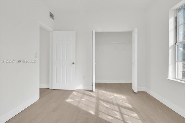 Building Photo - 963 SW 6th St