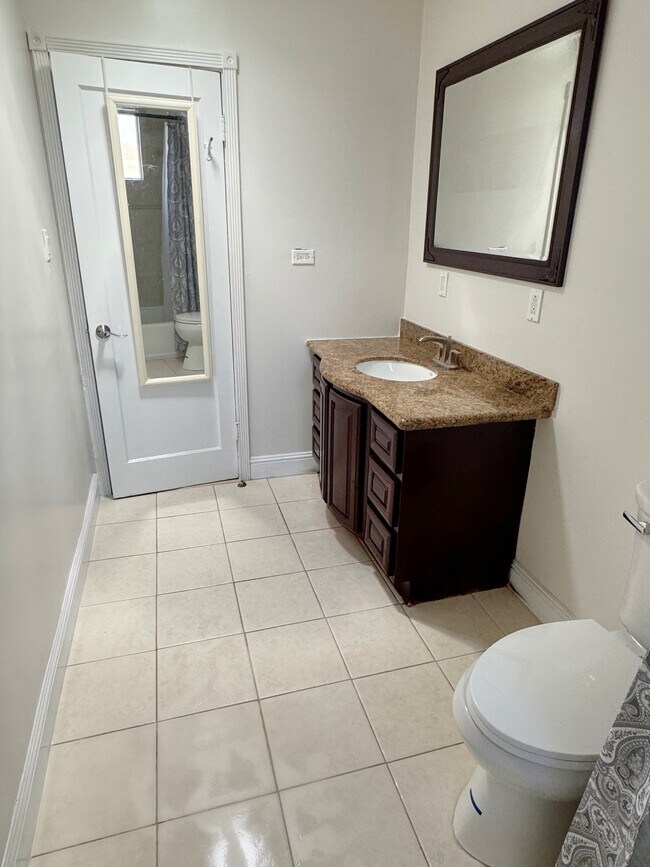 Large vanity - 1765 Road 20