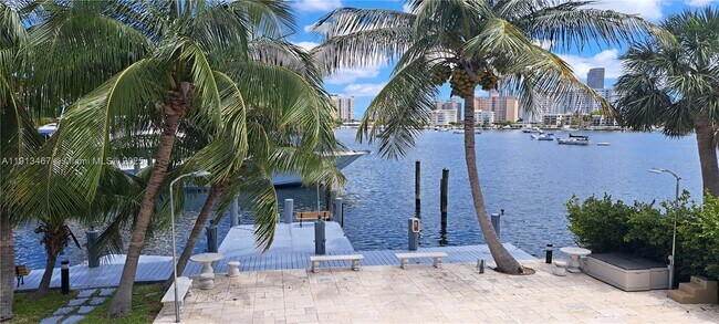 Building Photo - 468 Golden Isles Dr