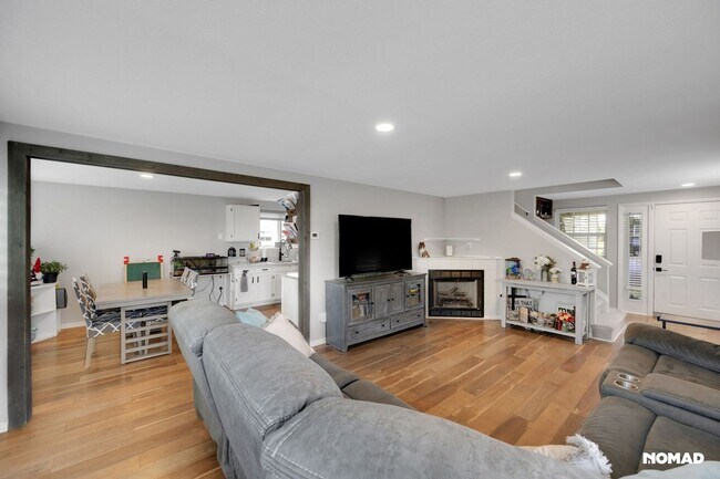 Building Photo - Spacious 4BR House in Aurora
