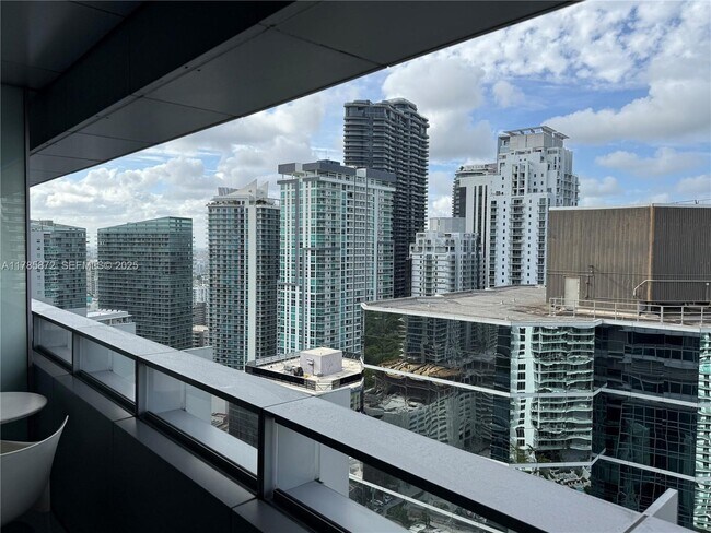 Building Photo - 1395 Brickell Ave