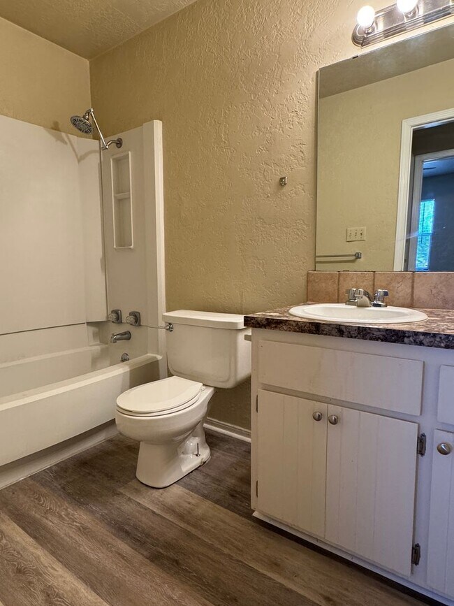 Building Photo - 2704 NW Friar Tuck Ln