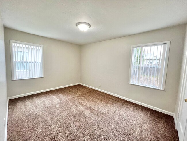 Building Photo - 1815-1817 Madrone Avenue