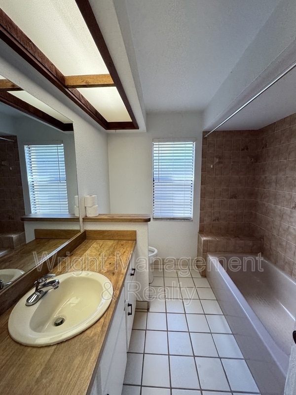 Building Photo - 7908 Knight Dr