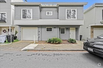 Building Photo - Light Filled Newly Remodeled Home w/ Fanta...