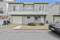 Building Photo - Light Filled Newly Remodeled Home w/ Fanta...
