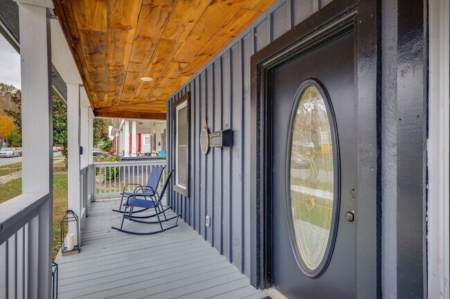 Building Photo - 216 3rd St