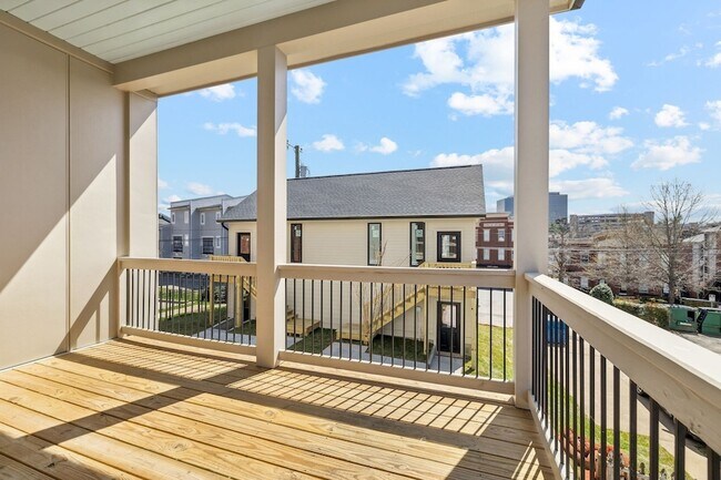 Building Photo - 3135 Parthenon Ave