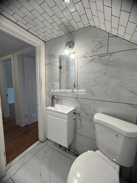 Building Photo - 28 Cherry St