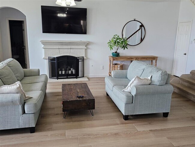 Building Photo - 10 Atascadero Dr