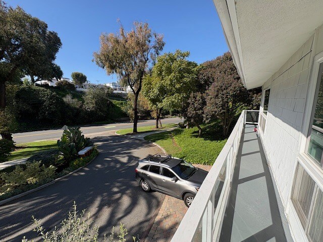 Building Photo - 2700 Bayside Dr