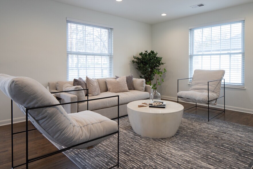 Building Photo - 203 Leake Ave