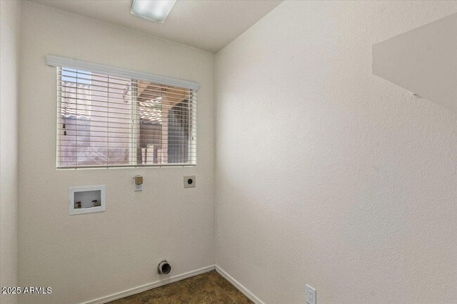 Building Photo - 5709 E Gelding Dr
