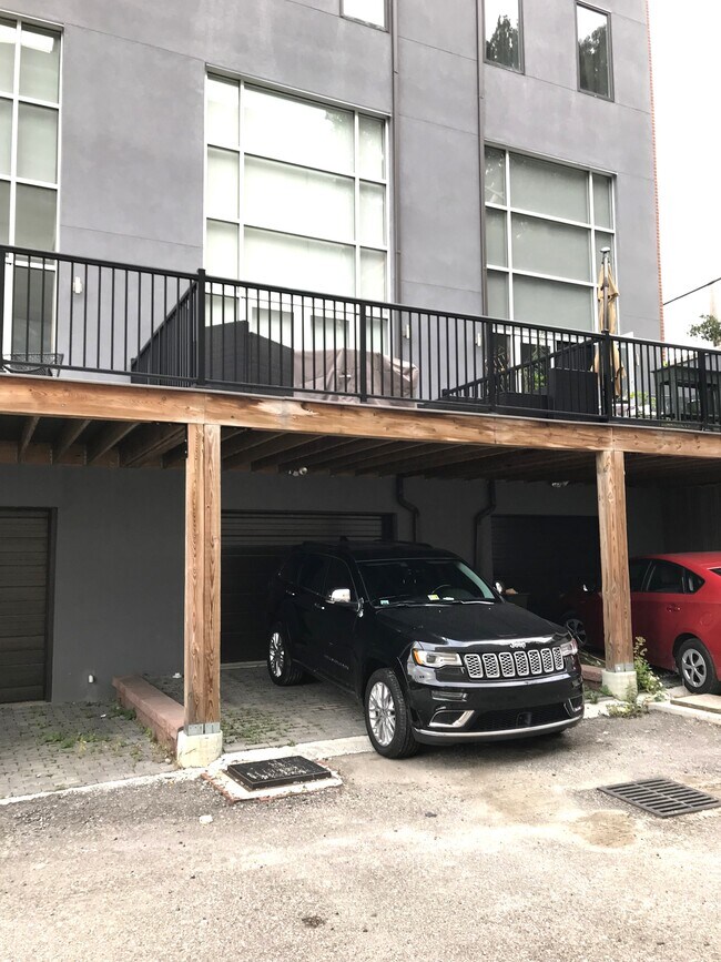 Building Photo - 261 Leverington Ave