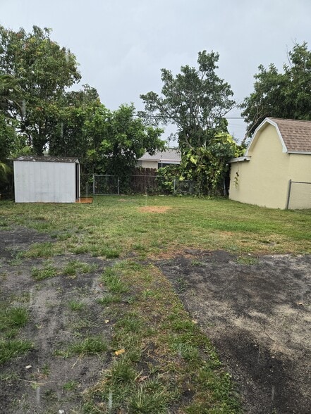 Yard - 4271 Kent Ave